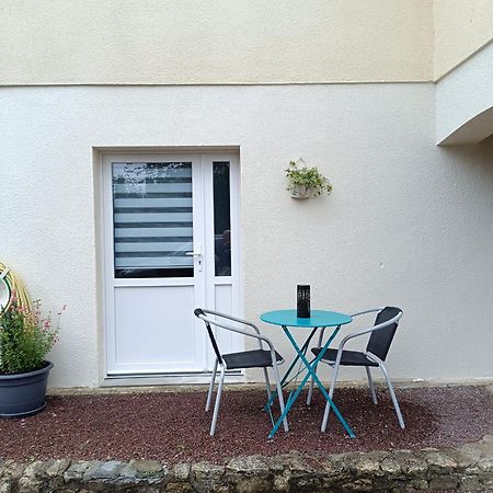 Bed and Breakfast L'Accueil Gueron Екстер'єр фото